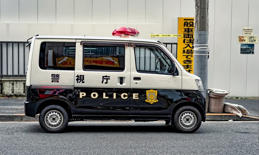 駐車中の警察車両